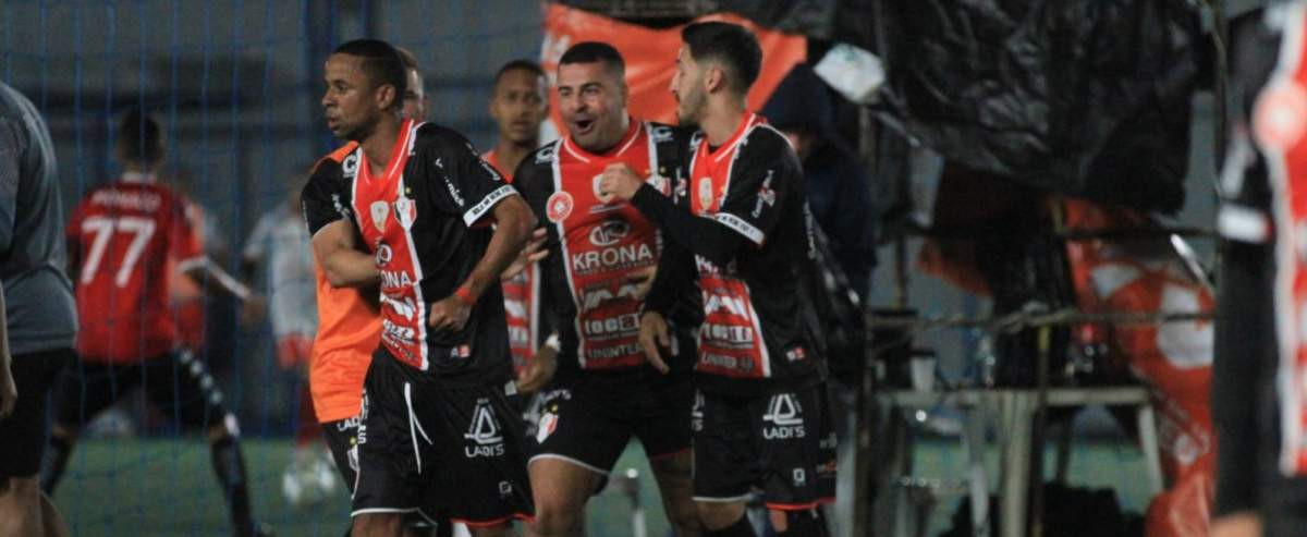 JOINVILLE E MôNACO SãO OS CLASSIFICADOS DO GRUPO D PARA AS QUARTAS