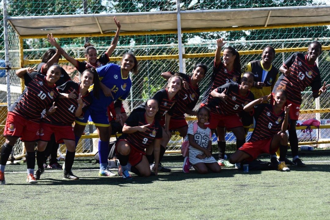 MANÍACAS DA MERCK VENCE MADRUGA EM EXCELENTE JOGO NO FEMININO DE FUT7