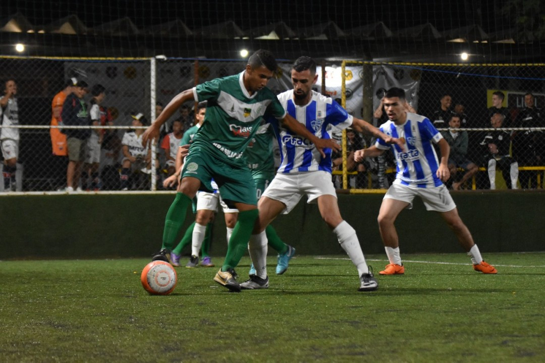 EM JOGO MALUCO DE 10 GOLS, BRASíLIA EMPATA COM CRUZEIRO (RS).